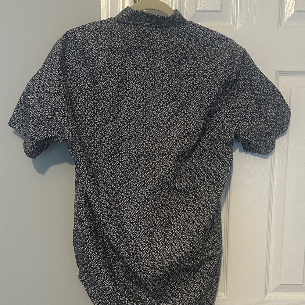 Men's Patterned Shirt - Picture 2 of 3